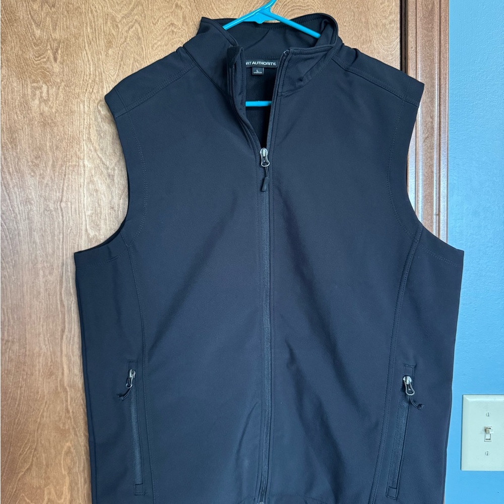 Black Sleeveless Softshell Vest -